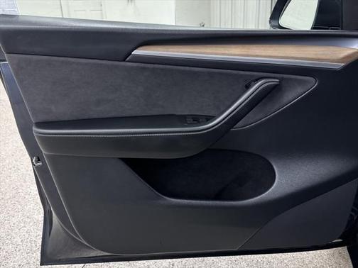 2024 Tesla Model Y Long Range Dual Motor All-Wheel Drive