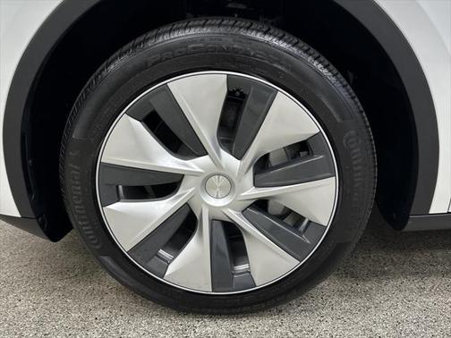 2024 Tesla Model Y RWD