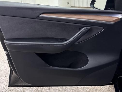 2024 Tesla Model Y Long Range Dual Motor All-Wheel Drive