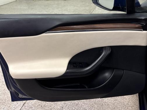 2022 Tesla Model S Base