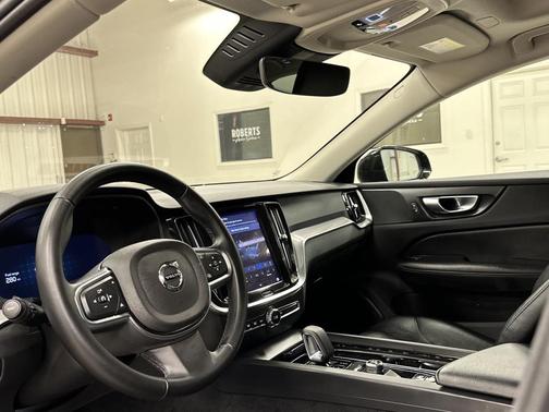 2024 Volvo S60 B5 Core Dark Theme