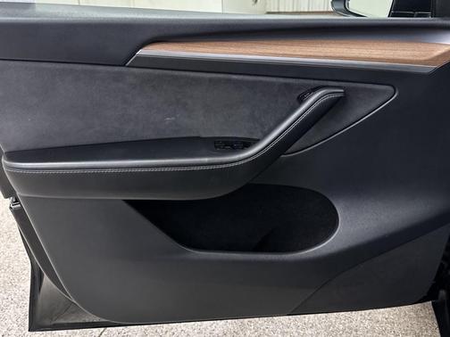 2025 Tesla Model Y Long Range Dual Motor All-Wheel Drive