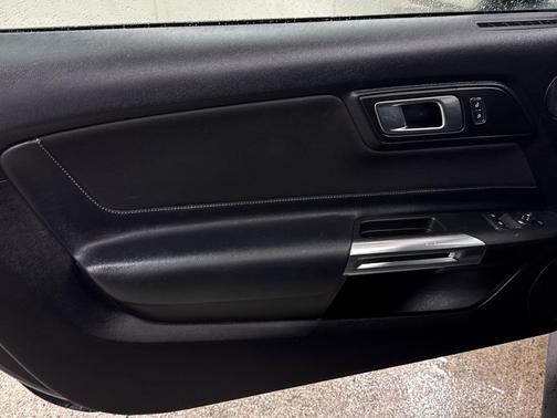 2022 Ford Mustang EcoBoost