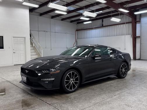 2022 Ford Mustang EcoBoost