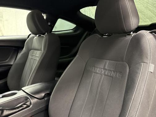 2022 Ford Mustang EcoBoost