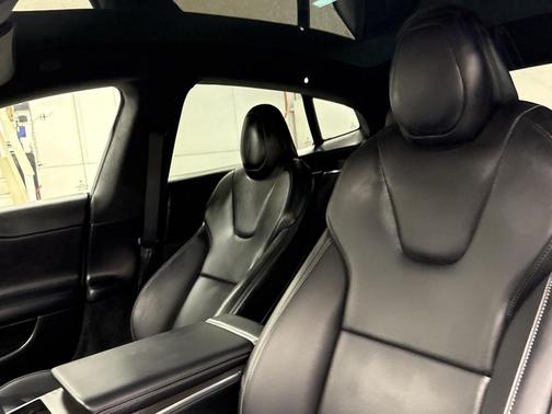 2022 Tesla Model S Plaid