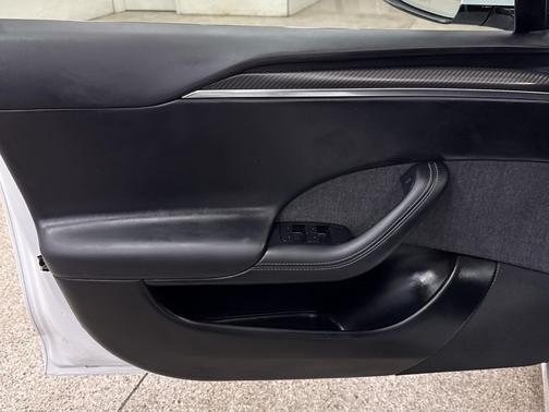 2022 Tesla Model S Plaid