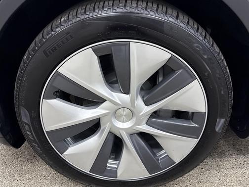 2024 Tesla Model Y Long Range Dual Motor All-Wheel Drive