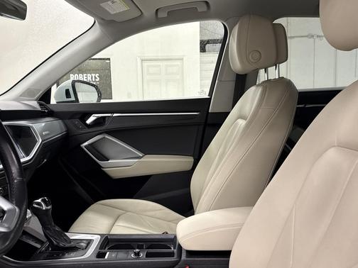 2022 Audi Q3 45 S line Premium