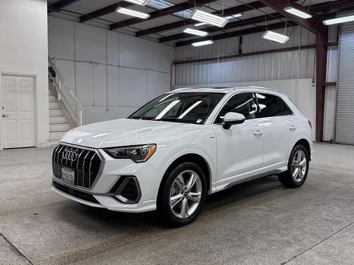 2022 Audi Q3 45 S line Premium