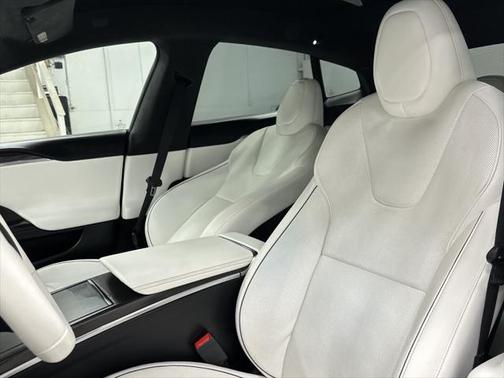 2022 Tesla Model S Plaid