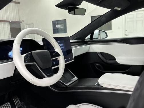 2022 Tesla Model S Plaid