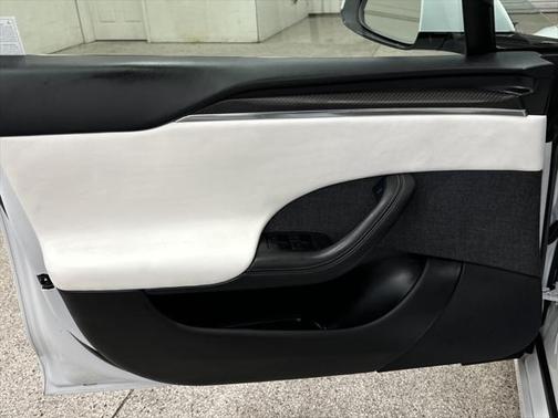 2022 Tesla Model S Plaid