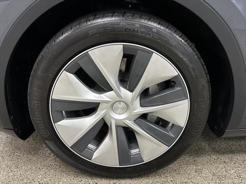 2022 Tesla Model Y Long Range Dual Motor All-Wheel Drive