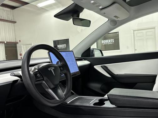 2022 Tesla Model Y Long Range Dual Motor All-Wheel Drive