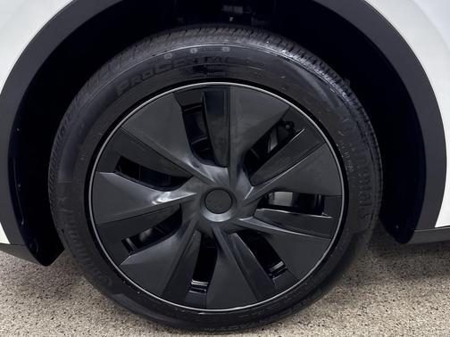 2025 Tesla Model Y Long Range Dual Motor All-Wheel Drive
