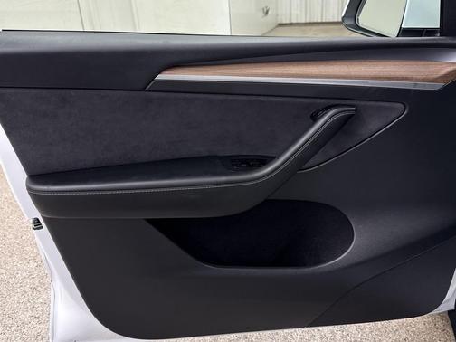 2025 Tesla Model Y Long Range Dual Motor All-Wheel Drive