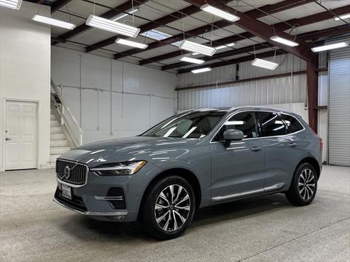 2023 Volvo XC60 B5 Plus Bright Theme