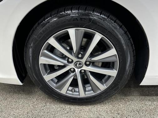 2020 Lexus ES 300h Base