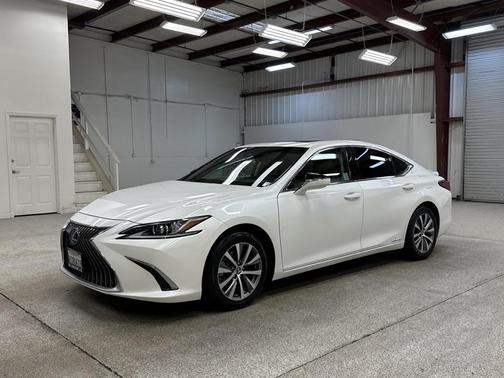 2020 Lexus ES 300h Base