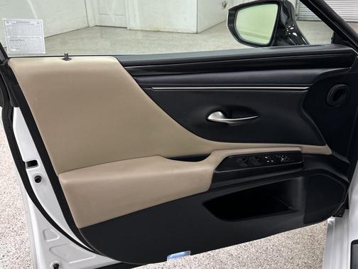 2020 Lexus ES 300h Base