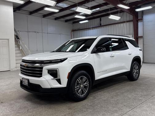 2024 Chevrolet Traverse LT