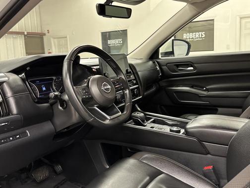 2023 Nissan Pathfinder SL 4WD