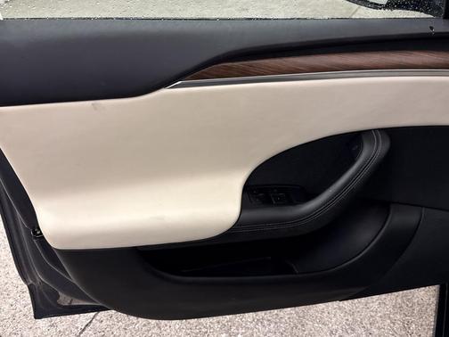 2023 Tesla Model S Base