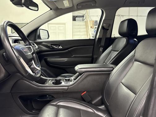 2023 GMC Acadia AWD SLT