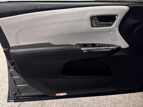 2018 Toyota Avalon Hybrid XLE Premium