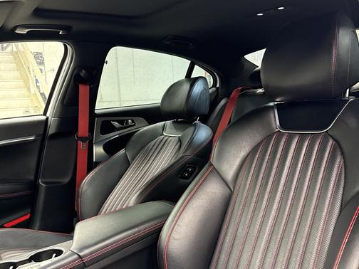 2023 Genesis G70 2.0T AWD