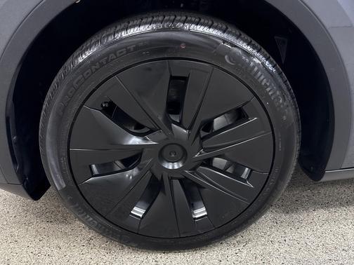 2023 Tesla Model Y Base