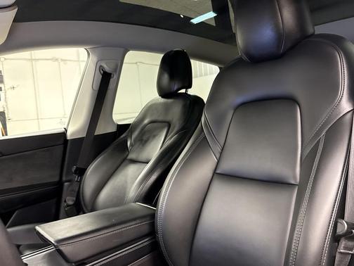2023 Tesla Model Y Base