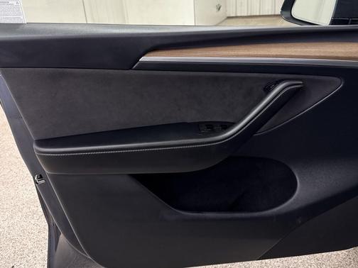 2023 Tesla Model Y Base