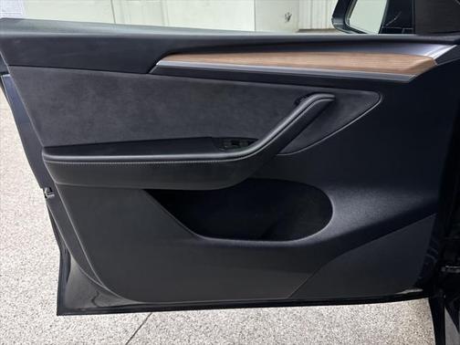 2024 Tesla Model Y Long Range Dual Motor All-Wheel Drive