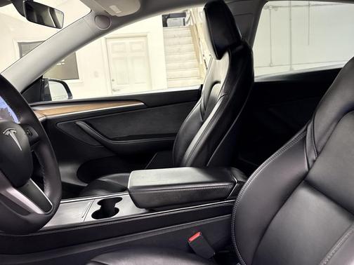 2024 Tesla Model Y Base