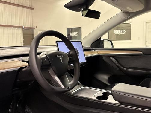 2024 Tesla Model Y Base