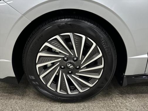 2024 Hyundai SONATA Hybrid SE
