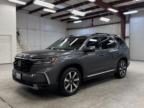 2023 Honda Pilot Touring 8-Passenger