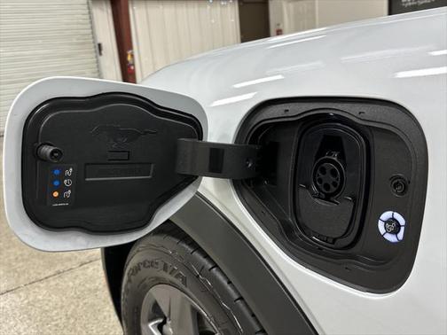 2022 Ford Mustang Mach-E Select