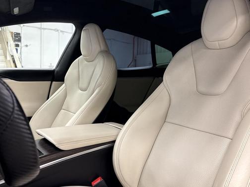 2022 Tesla Model S Base