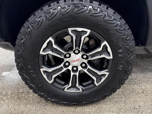 2023 GMC Canyon AT4