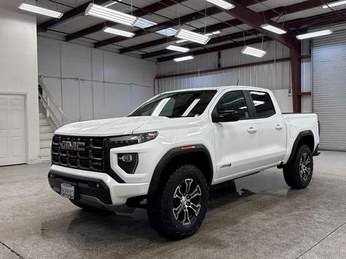 2023 GMC Canyon AT4