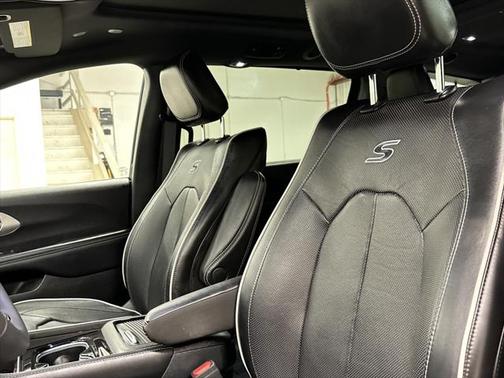 2023 Chrysler Pacifica Hybrid Limited
