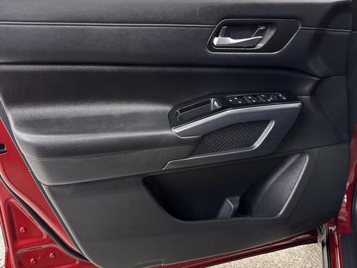 2023 Nissan Pathfinder SL FWD