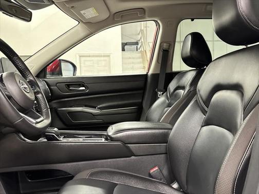 2023 Nissan Pathfinder SL FWD