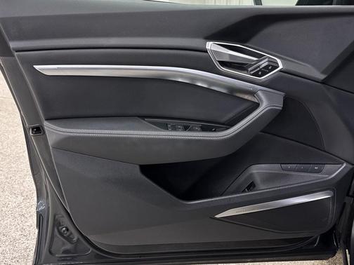 2021 Audi e-tron Premium Plus