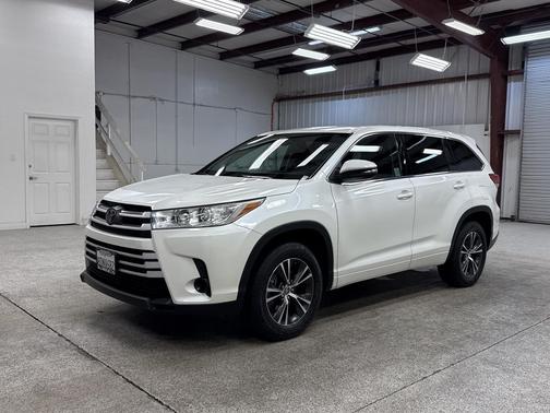 2018 Toyota Highlander LE I4