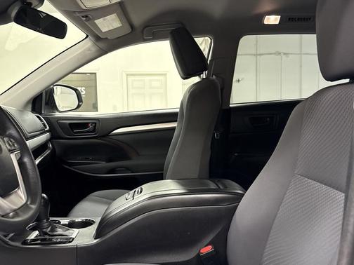 2018 Toyota Highlander LE I4