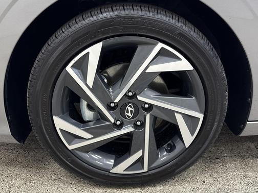 2024 Hyundai ELANTRA HEV Limited